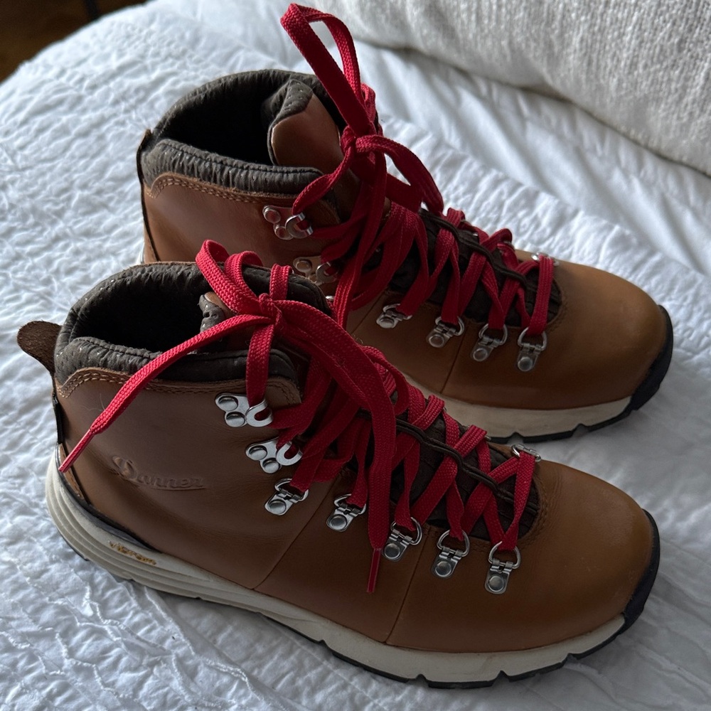 Danner women’s Tan Boots with Red Laces size 7.